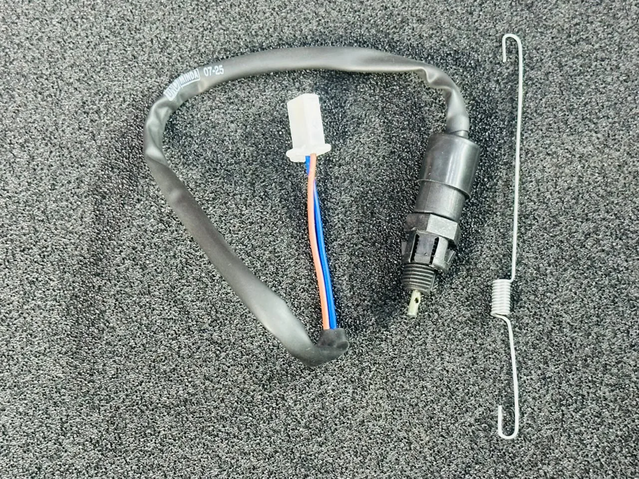 Rear Break Switch ( ct 100/ platina / boxer / Caliber / Discovery / pulsar / fz / apache / Hunk / XCD 125 / XCD 135 / CB Honet )