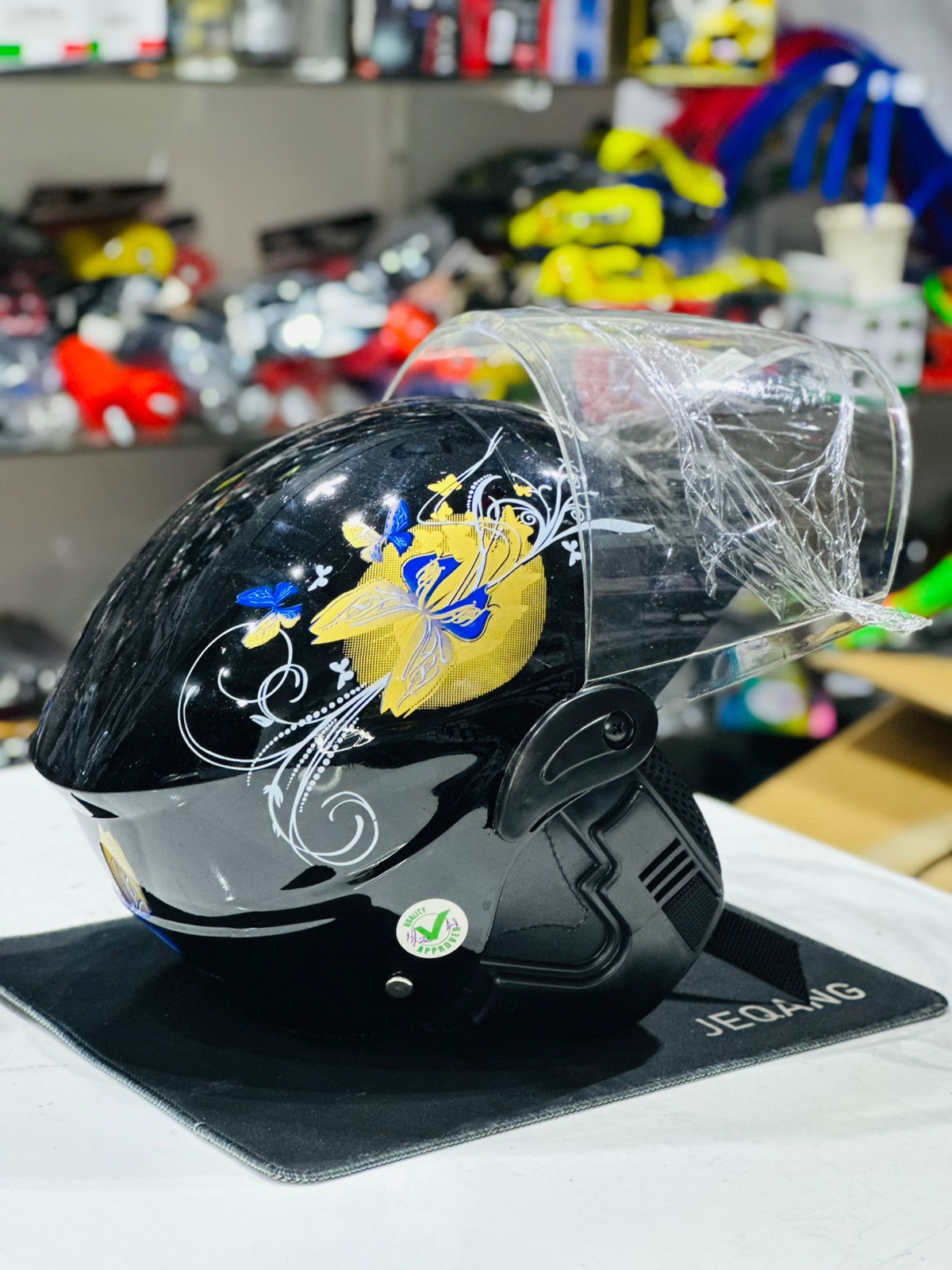 ladies helmet - View 2